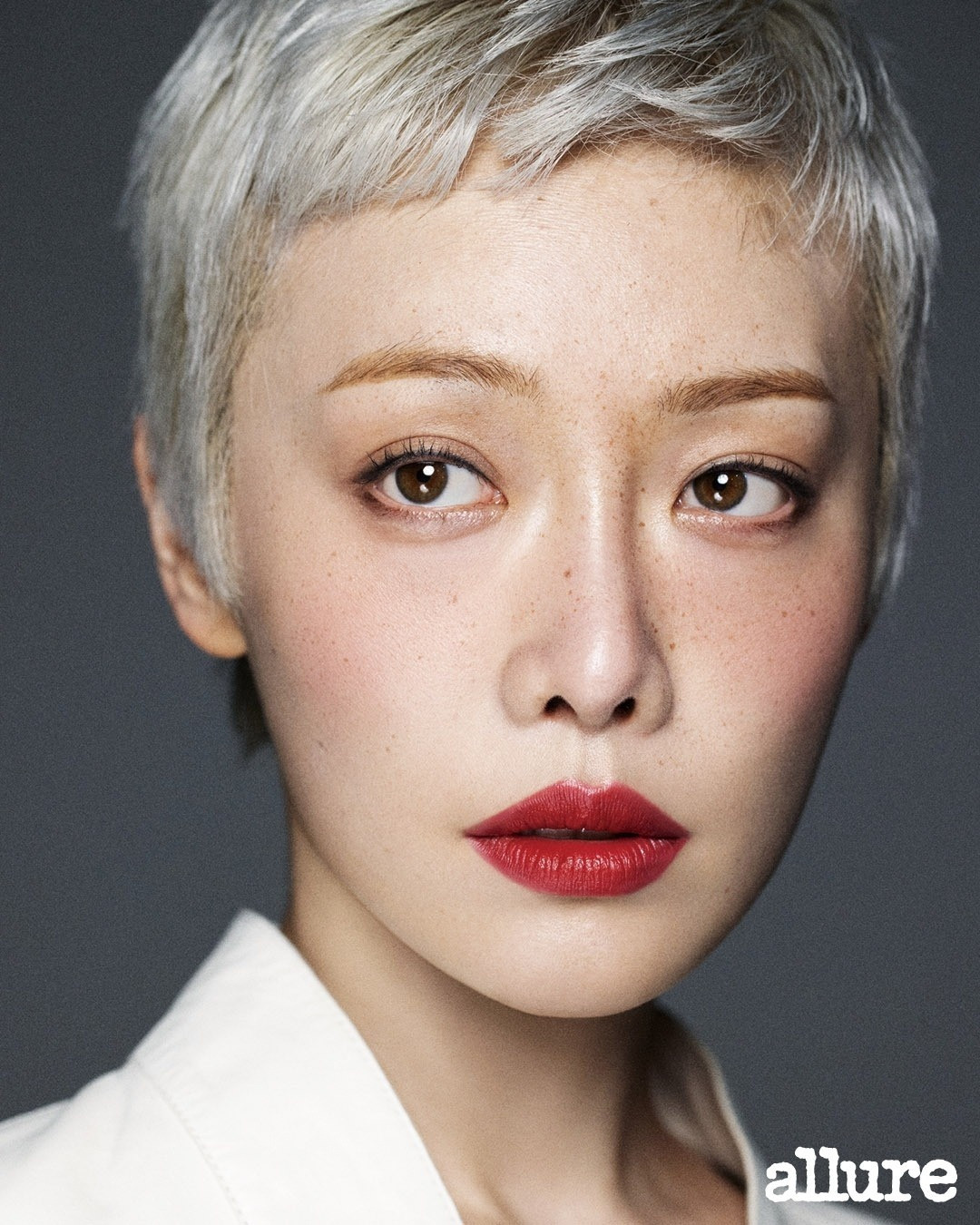 Nữ diễn viên khẳng định mình không nghiện hút thuốc sau khi đóng phim. Ảnh: Allure.