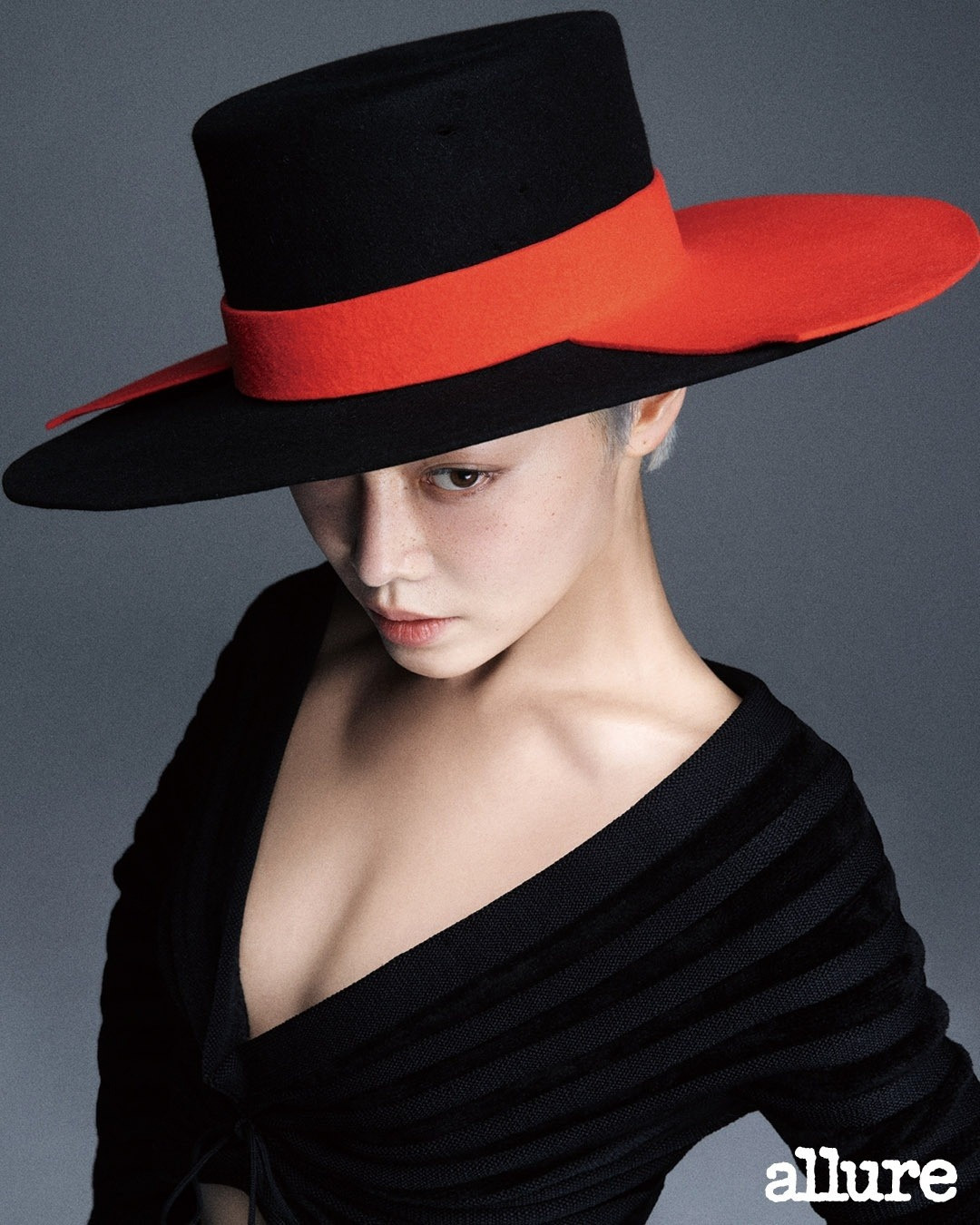 Nữ diễn viên khẳng định mình không nghiện hút thuốc sau khi đóng phim. Ảnh: Allure.