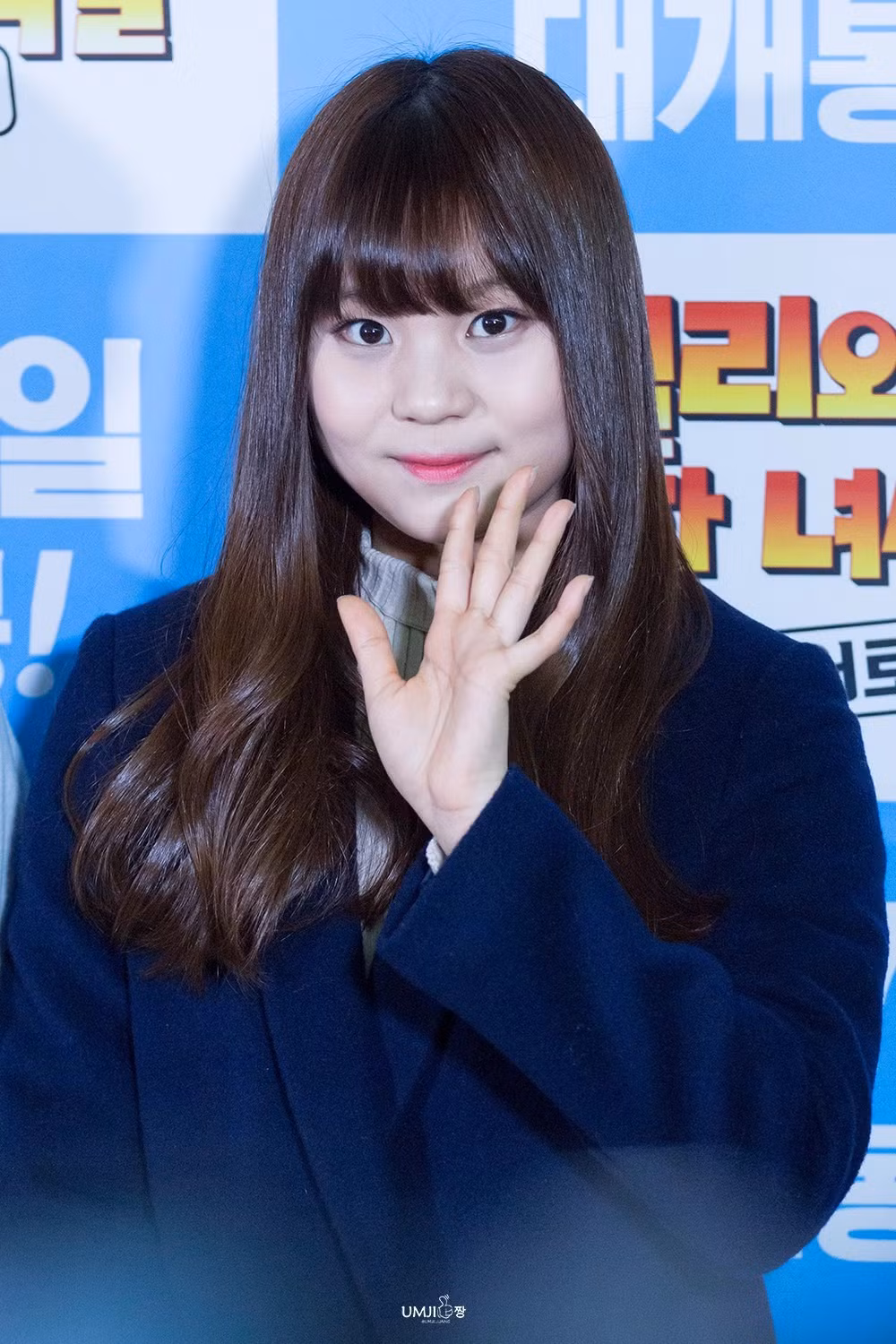 Những năm đầu hoạt động trong nhóm nhạc G-Friend, Umji gặp khó khăn khi thường xuyên bị khán giả chê bai ngoại hình, gọi cô là “lỗ hổng visual” thậm chí cho rằng cô không nên được ra mắt. Không chỉ vậy, cô còn bị đặt biệt danh "idol Kpop xấu nhất lịch sử". Những lời chỉ trích nặng nề, nữ thần tượng sinh năm 1998 tự ti, luôn nấp sau lưng người khác. Những năm đầu hoạt động trong nhóm nhạc G-Friend, Umji gặp khó khăn khi thường xuyên bị khán giả chê bai ngoại hình, gọi cô là “lỗ hổng visual” thậm chí cho rằng cô không nên được ra mắt. Không chỉ vậy, cô còn bị đặt biệt danh "idol Kpop xấu nhất lịch sử". Những lời chỉ trích nặng nề, nữ thần tượng sinh năm 1998 tự ti, luôn nấp sau lưng người khác.