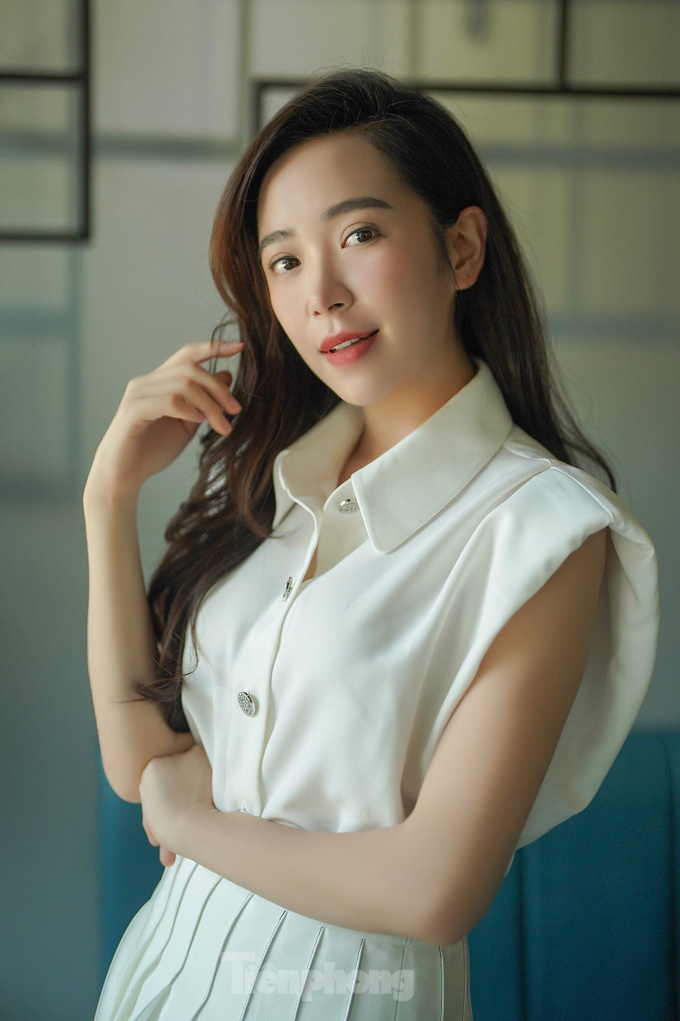 Ở tuổi 30, nữ diễn viên vẫn lẻ bóng. Cô nói chưa vội vã chuyện lập gia đình. Trước đây, cô từng có thời gian sốt sắng khi bạn bè cùng trang lứa đã yên bề gia thất. Kim Oanh chia sẻ thời gian này cô hạnh phúc, thỏa mãn với cuộc sống hiện tại. Ảnh: Phạm Nguyễn.