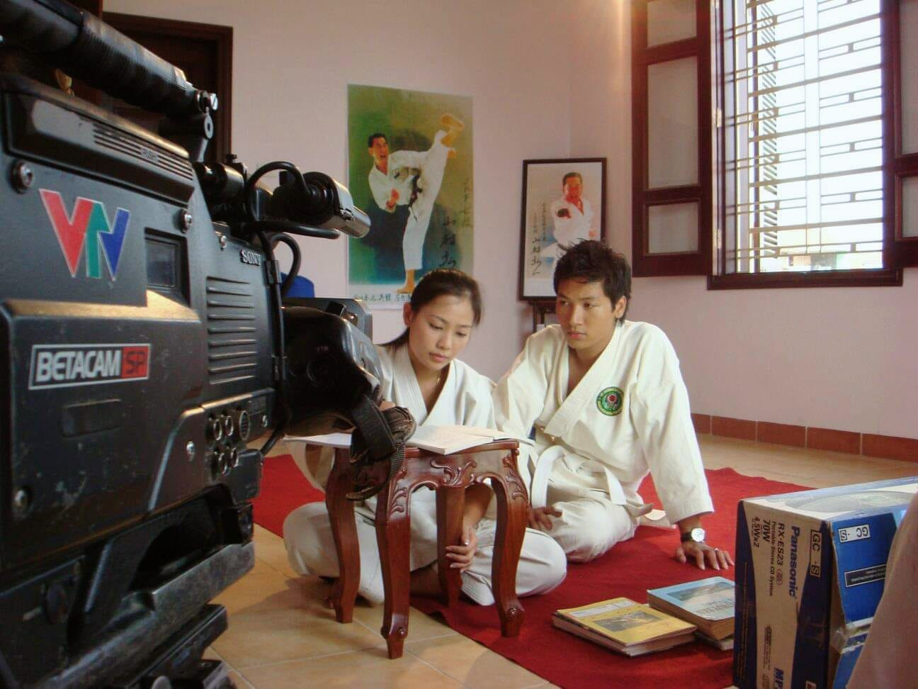 Ở độ tuổi 20, Thu Hiền là gương mặt quen thuộc tham gia nhiều bộ phim như Cảnh sát hình sự - Phi đội chuồn chuồn, Những cánh hoa bay, Năm ngày trong đời vị tướng, Tia chớp, Gió đại ngàn, Cổng trường thời mở cửa, Làng ven đô… Diễn viên từng đạt giải Người mặc áo dài đẹp nhất trong cuộc thi Người đẹp Thái Nguyên (2001-2002) và Miss Duyên dáng của cuộc thi Phụ nữ Thế kỷ 21 (năm 2006).