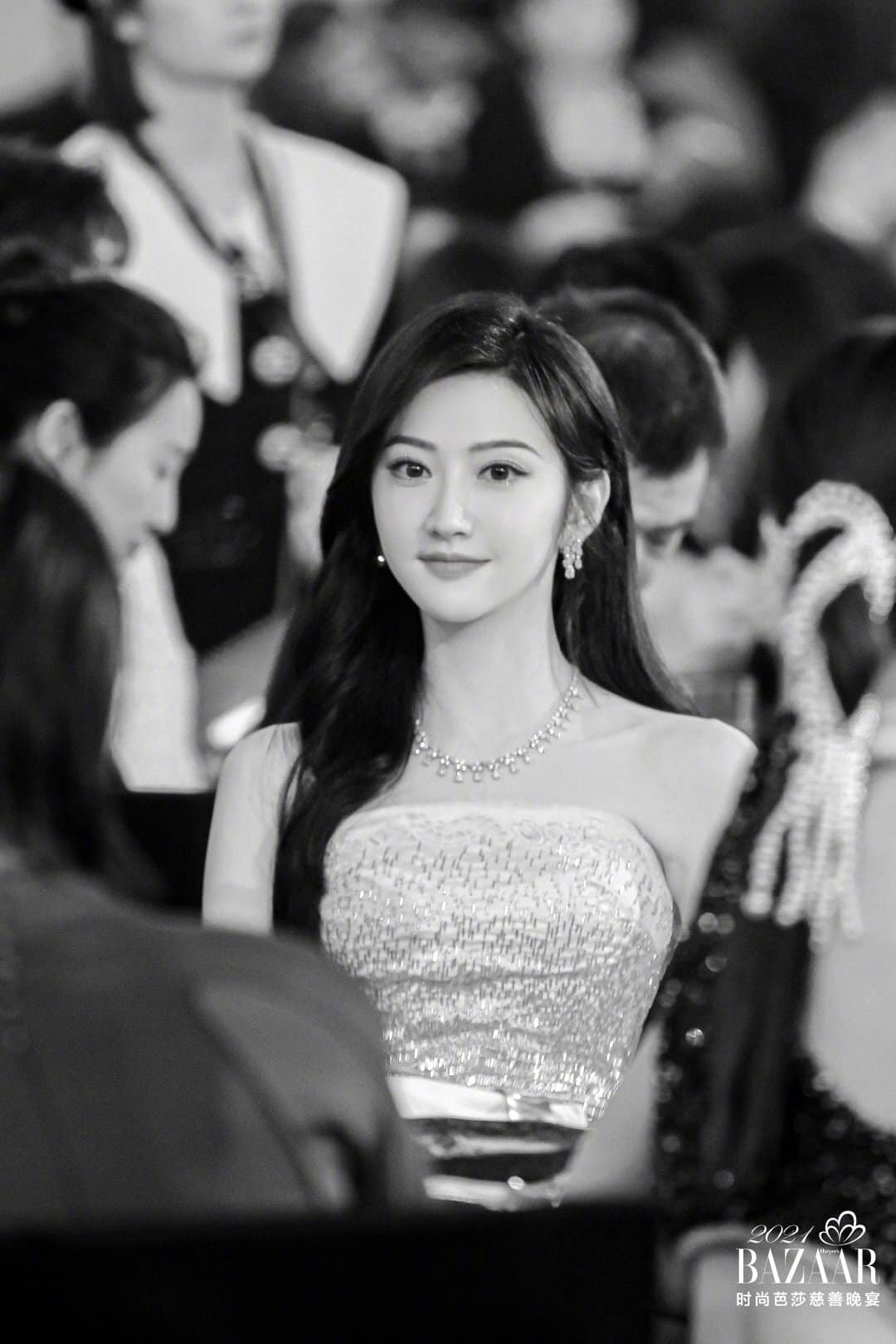 Ngay chính tại quê nhà, "Vũ trụ Cảnh Điềm" ra đời – đây là cách khán giả gọi ăn theo vũ trụ siêu anh hùng Marvel (MCU) và DC (DCEU), mục đích mỉa mai diễn viên thiếu tầm vóc, không tài cán nhưng luôn có suất đóng chính trong các dự án lớn. Ngay chính tại quê nhà, "Vũ trụ Cảnh Điềm" ra đời – đây là cách khán giả gọi ăn theo vũ trụ siêu anh hùng Marvel (MCU) và DC (DCEU), mục đích mỉa mai diễn viên thiếu tầm vóc, không tài cán nhưng luôn có suất đóng chính trong các dự án lớn.