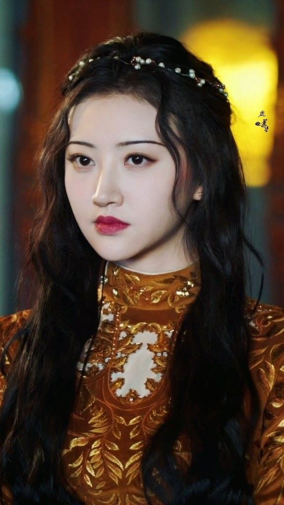 Cái nhìn của công chúng dần thay đổi khi Cảnh Điềm đóng Tư Đằng (2021). Cô vào vai Tư Đằng, yêu nữ hồi sinh sau 70 năm và phải làm quen với việc thích nghi với thế giới mới, tìm kiếm thân thế của bản thân. Trong quá trình đó, Tư Đằng cùng Tần Phóng (Trương Bân Bân đóng) tìm lại sự thật, dần nảy sinh tình cảm. Cái nhìn của công chúng dần thay đổi khi Cảnh Điềm đóng Tư Đằng (2021). Cô vào vai Tư Đằng, yêu nữ hồi sinh sau 70 năm và phải làm quen với việc thích nghi với thế giới mới, tìm kiếm thân thế của bản thân. Trong quá trình đó, Tư Đằng cùng Tần Phóng (Trương Bân Bân đóng) tìm lại sự thật, dần nảy sinh tình cảm.