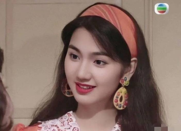 Hồng Hân là mỹ nhân đình đám một thời của điện ảnh Hong Kong. Ảnh: Weibo.