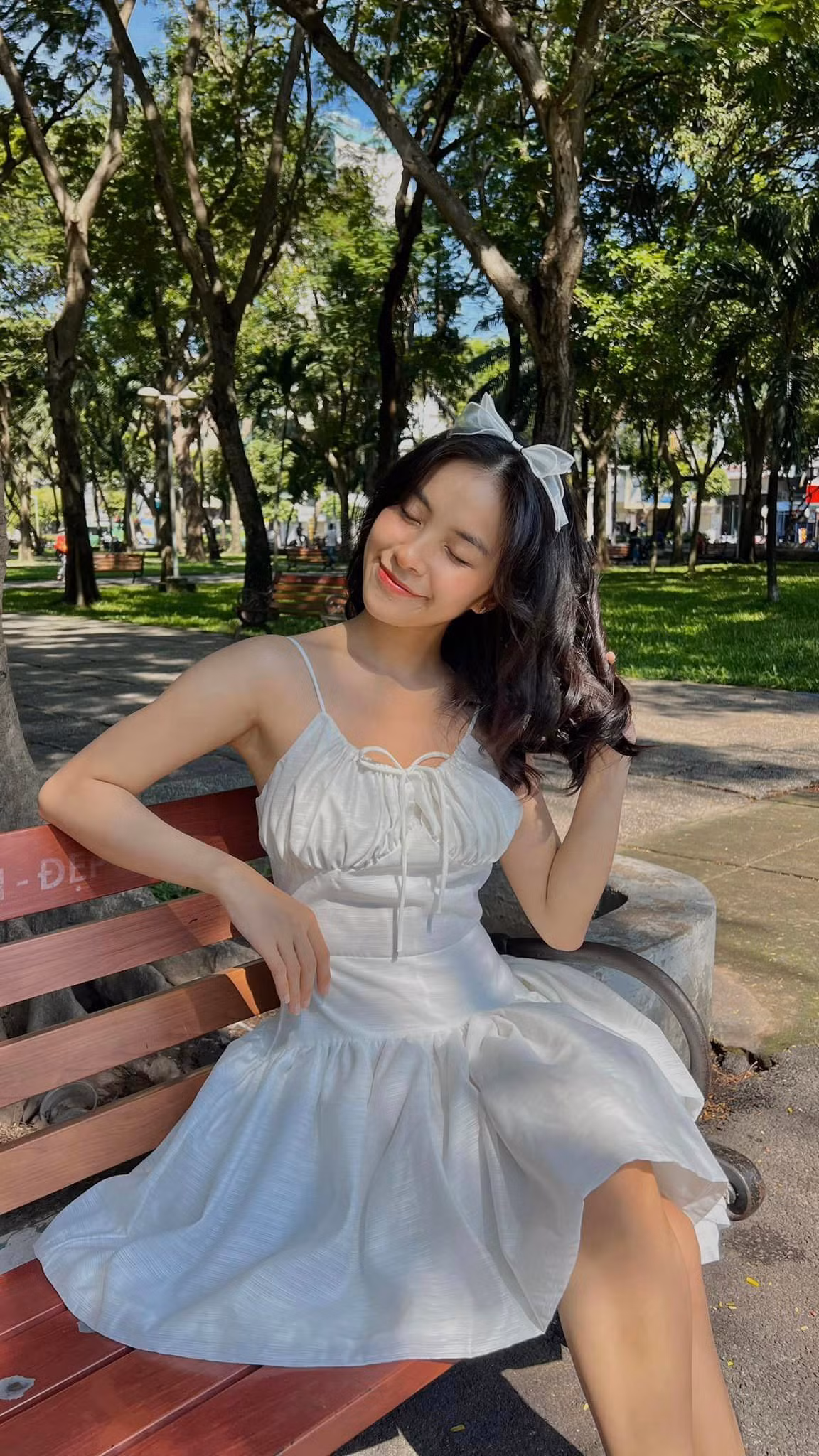 Trần Vân là gương mặt diễn viên trẻ quen thuộc trên sóng truyền hình khi từng góp mặt trong nhiều dự án phim truyền hình như Chiều ngang qua phố cũ, Nhà trọ Balanha… Vai diễn Hoài trong phim Phố trong làng giúp tên tuổi của cô đến gần hơn với công chúng. Từ vai phụ, Trần Vân đã có vai chính đầu tay trên màn ảnh VTV phim Làng trong phố.