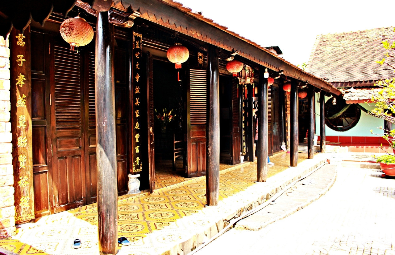 Ông Tâm đã bỏ ra số tiền lớn để mua và phục dựng căn nhà gỗ cổ đặc biệt này.