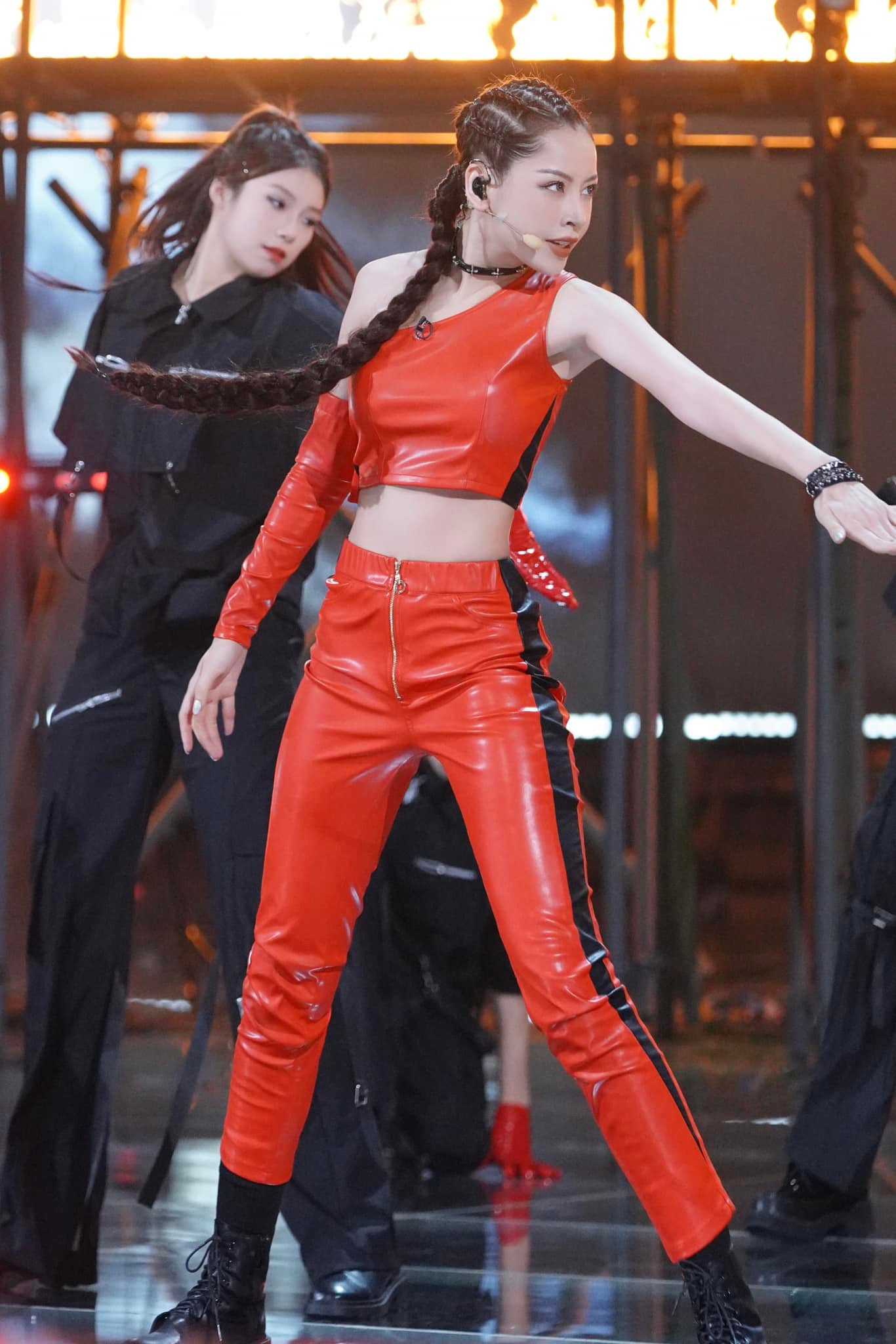 Phần 1 công diễn 5, cô tạo ấn tượng mạnh bằng màn múa cột. Trong quá trình luyện tập, Chi Pu ngã đập lưng xuống sàn và từ chối đến bệnh viện kiểm tra. Sau cùng, Chi Pu giành 506 điểm,chiến thắng trước Tạ Hân là 479 điểm, nhờ đó giúp mang về chiến thắng đầu tiên cho đội Ella. Kết quả này giúp Chi Pu tạm đứng đầu với số phiếu cá nhân.