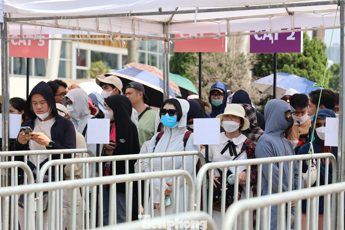 Chỉ còn 3 ngày nữa, đêm nhạc BlackPink tại Hà Nội sẽ chính thức diễn ra. Sân khấu tại sân vận động Mỹ Đình đang dần hoàn thiện. Ê kíp của nhóm nhạc BlackPink cũng nhận được sự quan tâm của khán giả khi chia sẻ hình ảnh check-in tại Hà Nội. Ảnh: Như Ý.