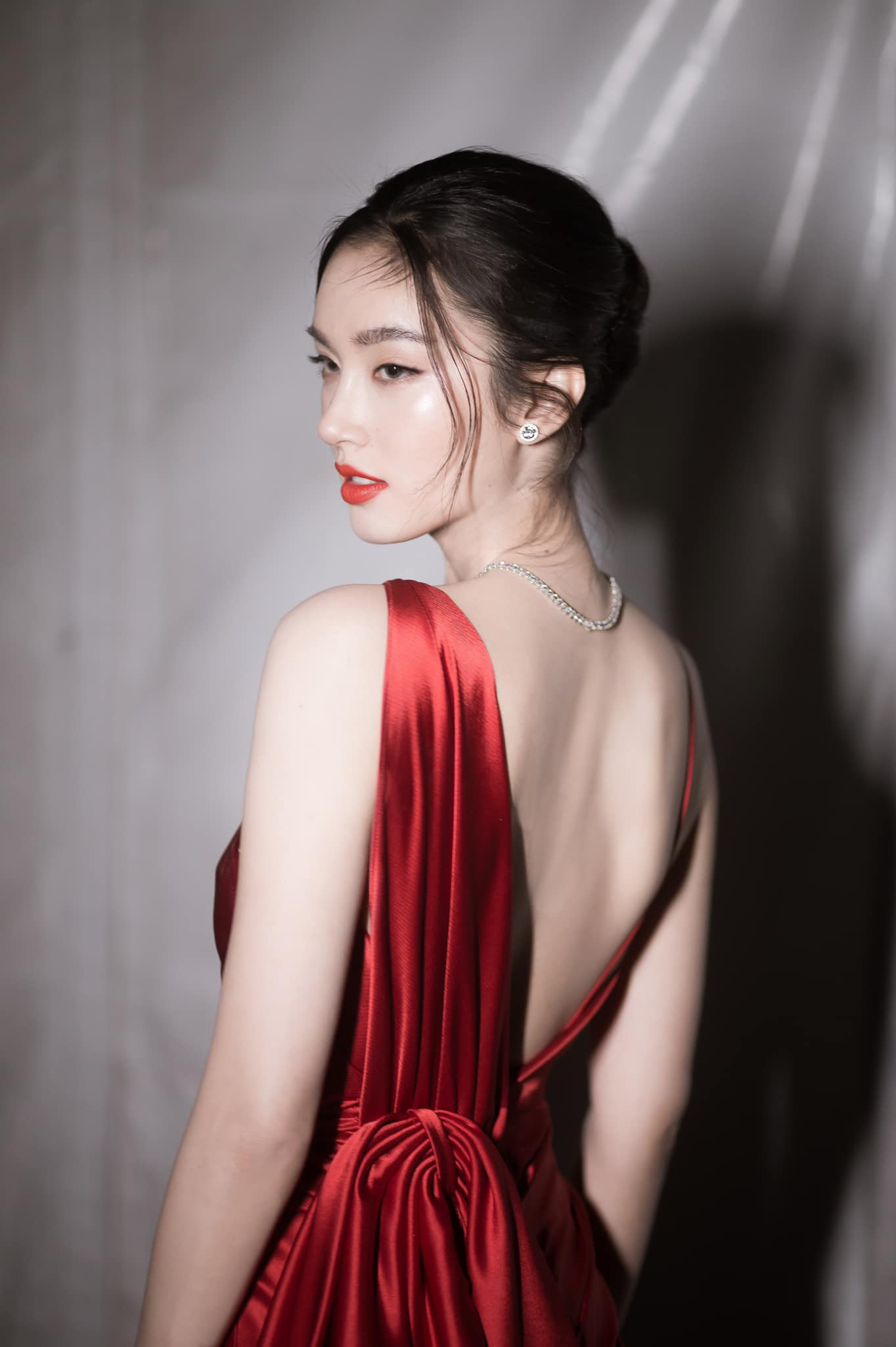 Nong Poy nhận nhiều lời khen về phong cách thời trang. Cô toát lên phong thái lịch thiệp, gợi cảm và chiếm spotlight mỗi lần trưng diện tới sự kiện. “Cô ấy đẹp, kể cả vóc dáng lẫn khuôn mặt, đường nét đều cân đối tự nhiên không bị thô. Chưa có người đẹp nào ở showbiz đẹp toàn diện nữ tính, nuột nà như cô ấy kể cả các hoa hậu. Tỷ lệ của cô ấy rất vừa vặn”, một khán giả nhận xét về Nong Poy.