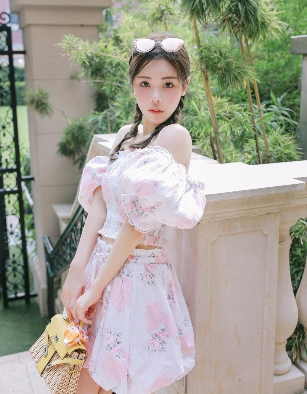 Bài đăng gần nhất của Abby trên Instagram thể hiện sự nhiệt huyết chinh phục giới thời trang. Nhiều người bày tỏ sự tiếc thương với mẫu nữ dưới bài đăng. Nghệ sĩ Lin Shengbin (Bob) - người chủ trì hôn lễ của Abby Choi và chồng thứ hai năm 2016 xúc động chia sẻ trên HK01: “Tôi thực sự rất buồn. Hy vọng cảnh sát có thể bắt giữ kẻ sát nhân càng sớm càng tốt và đưa hắn ra trước công lý”.