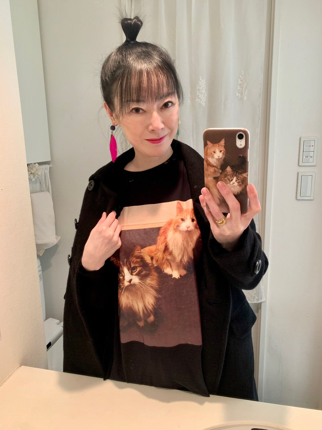 Nữ diễn viên người Nhật Nagiko Tono (43) tuổi gây bất ngờ khi thông báo ly hôn với người chồng thứ ba, dù lễ thành hôn của họ mới tổ chức cách đó 2 tuần. Diễn viên nói cô đã hoàn tất các thủ tục pháp lý, chồng cũ không phải người nổi tiếng. Hơn thế đây là chuyện không vui nên cô không muốn chia sẻ thêm.