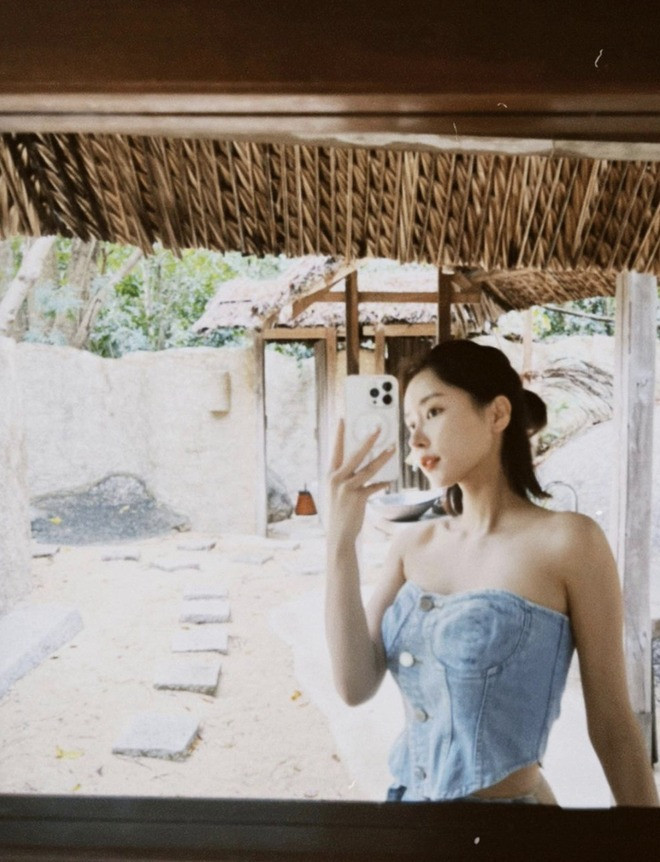 Người mẫu nổi tiếng xứ Kim chi là Kim Jeong Yeon dành thời gian tận hưởng tại hai resort đắt đỏ tại Nha Trang.