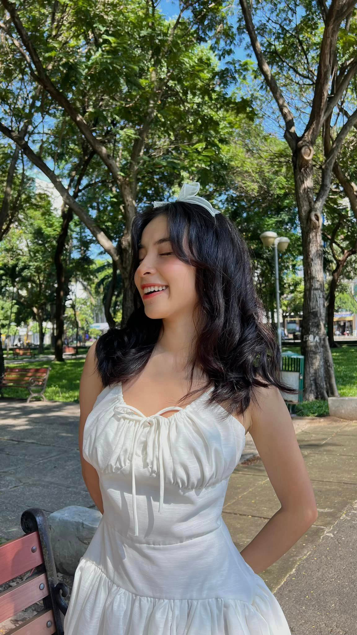 Trần Vân là gương mặt diễn viên trẻ quen thuộc trên sóng truyền hình khi từng góp mặt trong nhiều dự án phim truyền hình như Chiều ngang qua phố cũ, Nhà trọ Balanha… Vai diễn Hoài trong phim Phố trong làng giúp tên tuổi của cô đến gần hơn với công chúng. Từ vai phụ, Trần Vân đã có vai chính đầu tay trên màn ảnh VTV phim Làng trong phố.