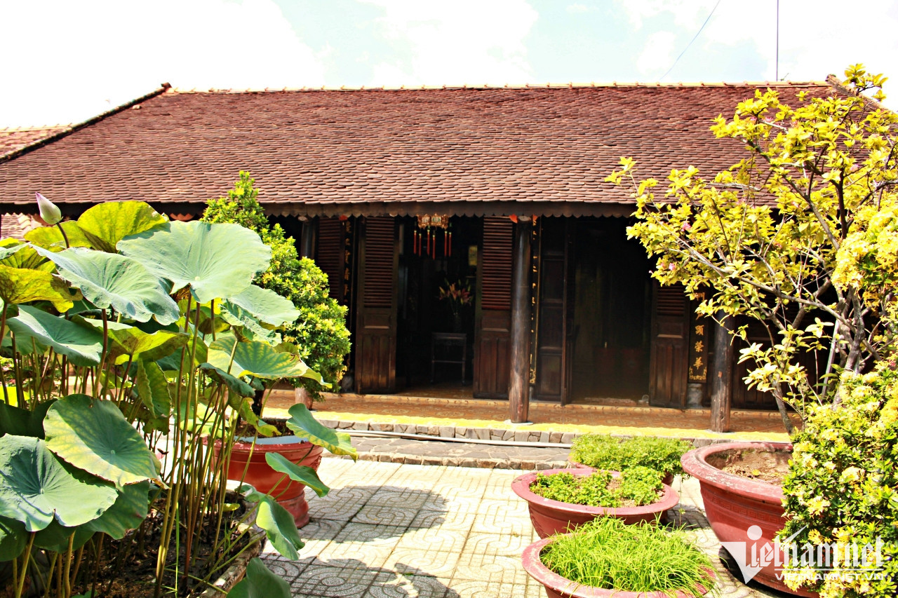 Căn nhà cổ được ông Tâm dành làm nơi thờ tự ông bà, tổ tiên.