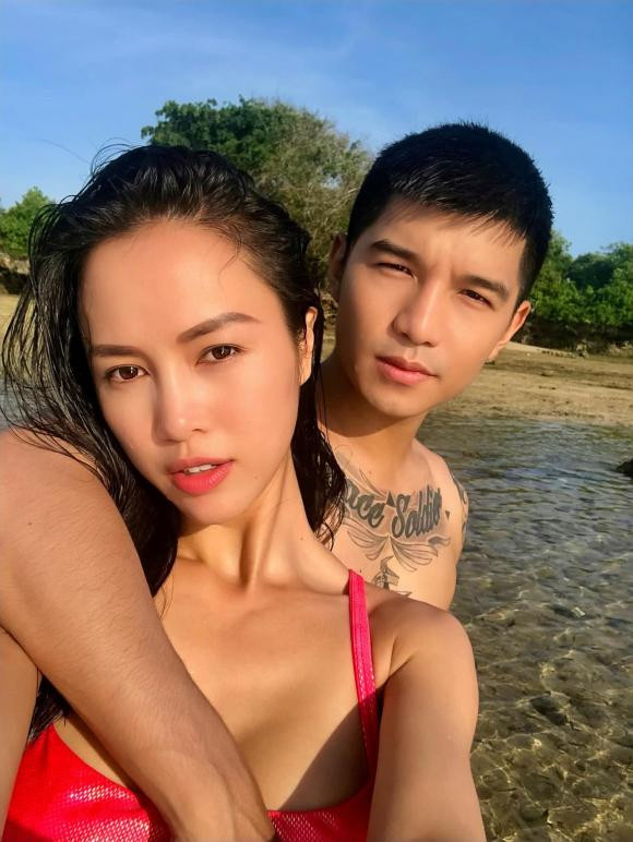 Chuyện tình cảm của cả hai được gia đình, bạn bè, khán giả ủng hộ. Vũ Ngọc Anh phủ nhận chuyện cưới chạy bầu và chưa dự tính sinh con ngay. Cả hai muốn có khoảng thời gian làm vợ chồng son sau đó mới tính đến chuyện con cái. Diễn viên phim Quyên bày tỏ cô không áp lực với chuyện mẹ chồng nàng dâu bởi gia đình phía chồng tương lai tâm lý, thoải mái với con cái.