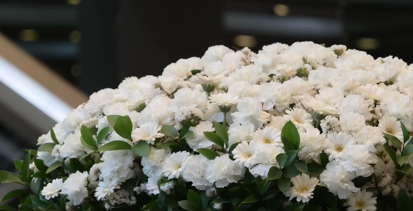 Một số hình ảnh tại nơi diễn ra tang lễ của Moonbin do StarNews đăng tải.