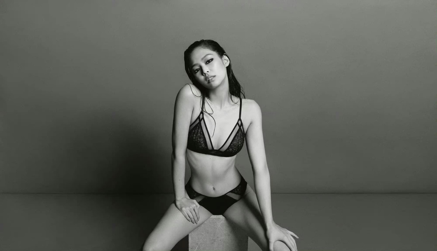 Set đồ nội y của Jennie khiến fan BlackPink "dậy sóng". Set đồ nội y của Jennie khiến fan BlackPink "dậy sóng".