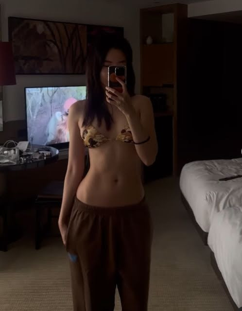 Nữ diễn viên Hàn gây tranh cãi vì để lộ bộ phận nhạy cảm khi mặc đồ bơi. Ảnh: IG.