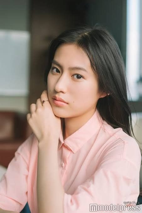 Ngôi sao 24 tuổi chia sẻ: “Diễn xuất bắt nguồn từ chính con người bạn và bạn thực sự cô đơn khi làm công việc này. Mỗi người đều có thể làm những điều ý nghĩa bằng sự hiểu biết và thể hiện những gì mình thích. Tôi không nghĩ ai giống ai, nhất là trong ngành công nghiệp điện ảnh. Bạn không thể trở thành một người khác cho dù bạn có cố gắng đến mức nào. Vì vậy, hãy là chính mình". Ảnh: Modelpress. Ngôi sao 24 tuổi chia sẻ: “Diễn xuất bắt nguồn từ chính con người bạn và bạn thực sự cô đơn khi làm công việc này. Mỗi người đều có thể làm những điều ý nghĩa bằng sự hiểu biết và thể hiện những gì mình thích. Tôi không nghĩ ai giống ai, nhất là trong ngành công nghiệp điện ảnh. Bạn không thể trở thành một người khác cho dù bạn có cố gắng đến mức nào. Vì vậy, hãy là chính mình". Ảnh: Modelpress.