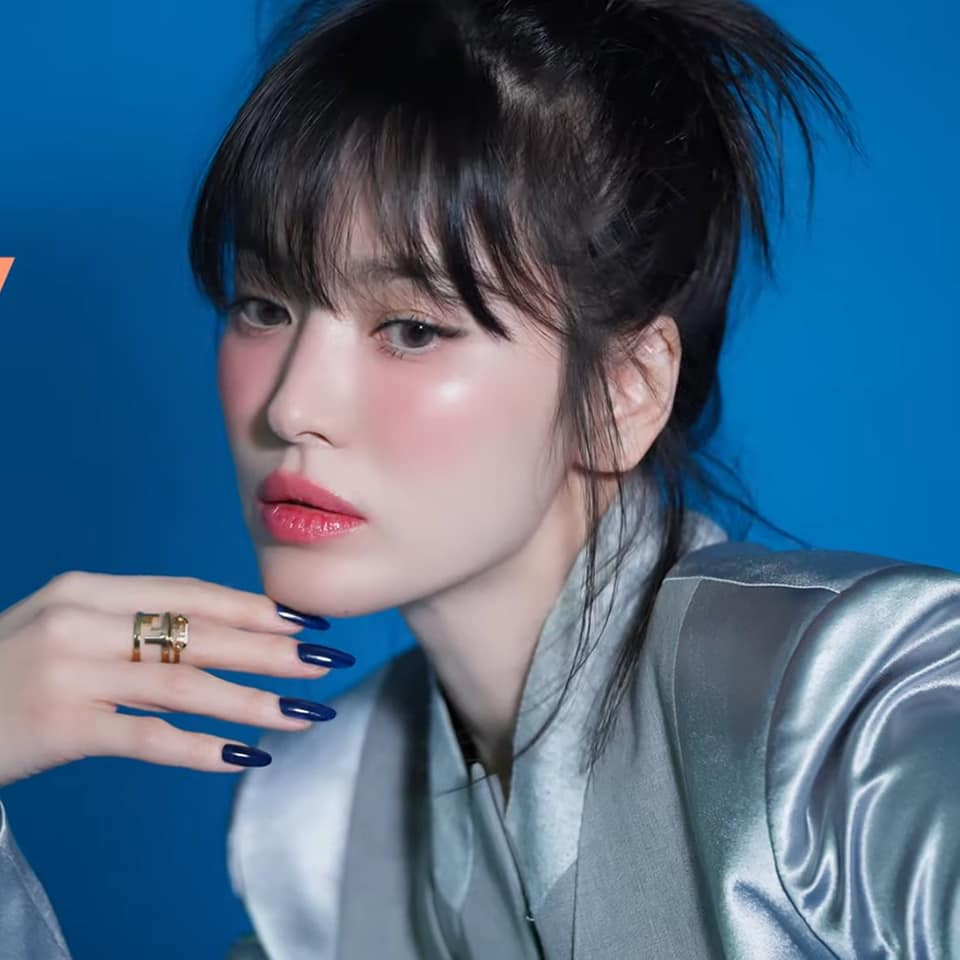 Tạo hình trẻ trung của Song Hye Kyo trên ELLE Korea. Ảnh: ELLE Korea.