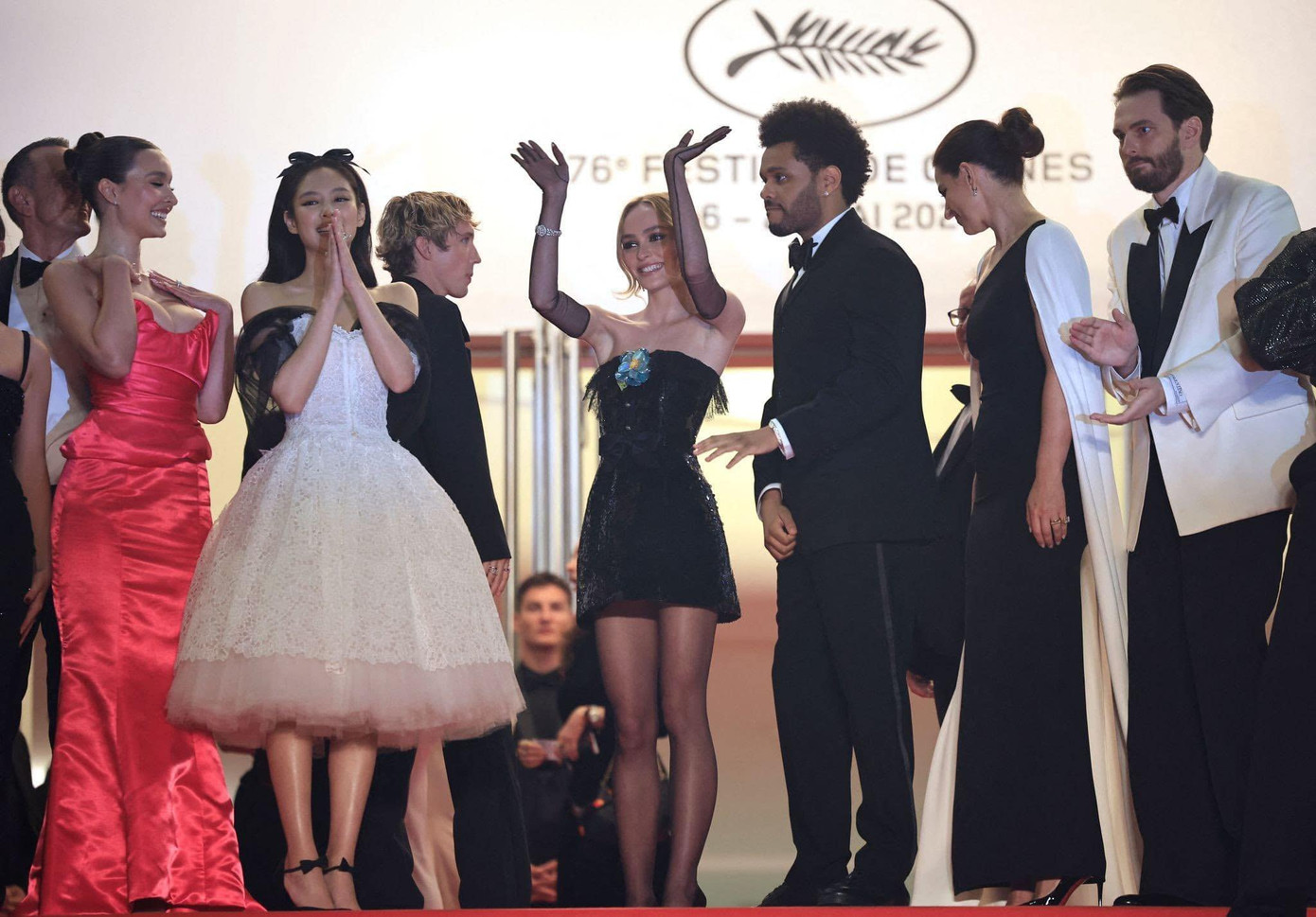 Rapper của BlackPink tham dự sự kiện và chụp ảnh cùng với các bạn diễn trong The Idol như The Weeknd, Lily-Rose Depp, Hari Nef, Moses Sumney...