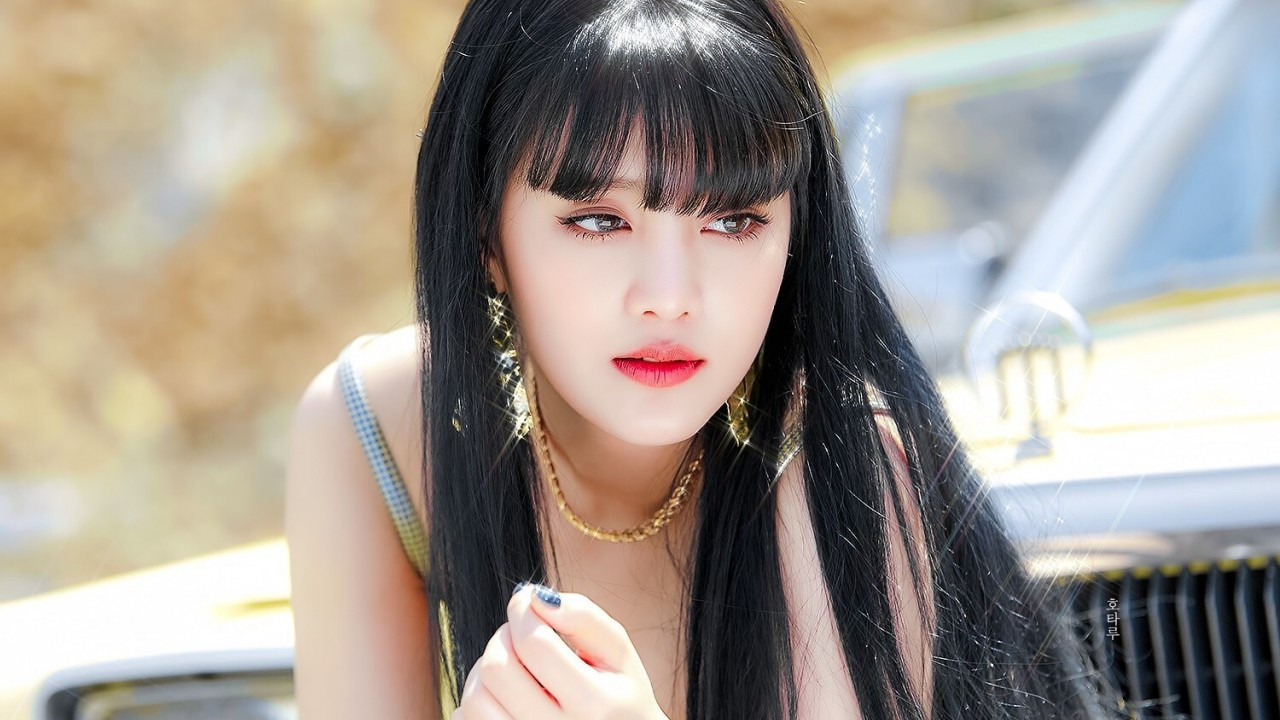 Ngoài ồn ào ăn mặc, cô còn vướng sự vụ tỏ thái độ khi trượt mất giải Daesang. Cụ thể, sau khi (G)-IDLE vuột mất Daesang tại Melon Music Awards 2022, Minnie bất ngờ chia sẻ trạng thái “Thật đấy à?”. Chuyện này khiến cư dân mạng cho rằng cô cố tình trách móc đơn vị tổ chức thiếu công bằng vì đã trao giải bài hát của năm cho IVE. Cũng từ đây, một bộ phận khán giả thất vọng cho rằng cô hơn thua, hẹp hòi. Ảnh: Cube. Ngoài ồn ào ăn mặc, cô còn vướng sự vụ tỏ thái độ khi trượt mất giải Daesang. Cụ thể, sau khi (G)-IDLE vuột mất Daesang tại Melon Music Awards 2022, Minnie bất ngờ chia sẻ trạng thái “Thật đấy à?”. Chuyện này khiến cư dân mạng cho rằng cô cố tình trách móc đơn vị tổ chức thiếu công bằng vì đã trao giải bài hát của năm cho IVE. Cũng từ đây, một bộ phận khán giả thất vọng cho rằng cô hơn thua, hẹp hòi. Ảnh: Cube.