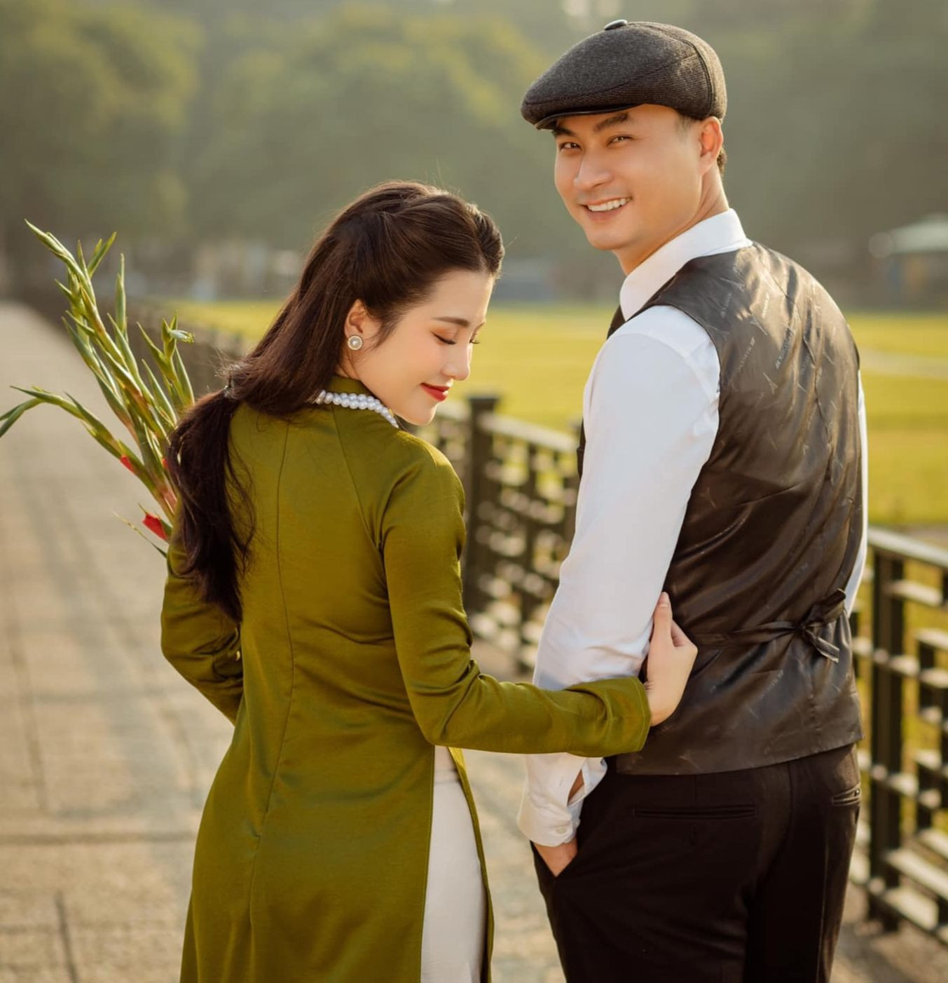 Kết hôn từ năm 2019 với vợ là diễn viên Nguyễn Huyền, sinh năm 1995, kinh doanh trong lĩnh vực mỹ phẩm, làm đẹp. Trái ngọt hôn nhân của cả hai là cậu con trai kháu khỉnh. Duy Hưng được vợ hết mình ủng hộ theo nghiệp diễn viên và tiết lộ chồng là người biết cân đối thời gian giữa công việc và gia đình. Kết hôn từ năm 2019 với vợ là diễn viên Nguyễn Huyền, sinh năm 1995, kinh doanh trong lĩnh vực mỹ phẩm, làm đẹp. Trái ngọt hôn nhân của cả hai là cậu con trai kháu khỉnh. Duy Hưng được vợ hết mình ủng hộ theo nghiệp diễn viên và tiết lộ chồng là người biết cân đối thời gian giữa công việc và gia đình.