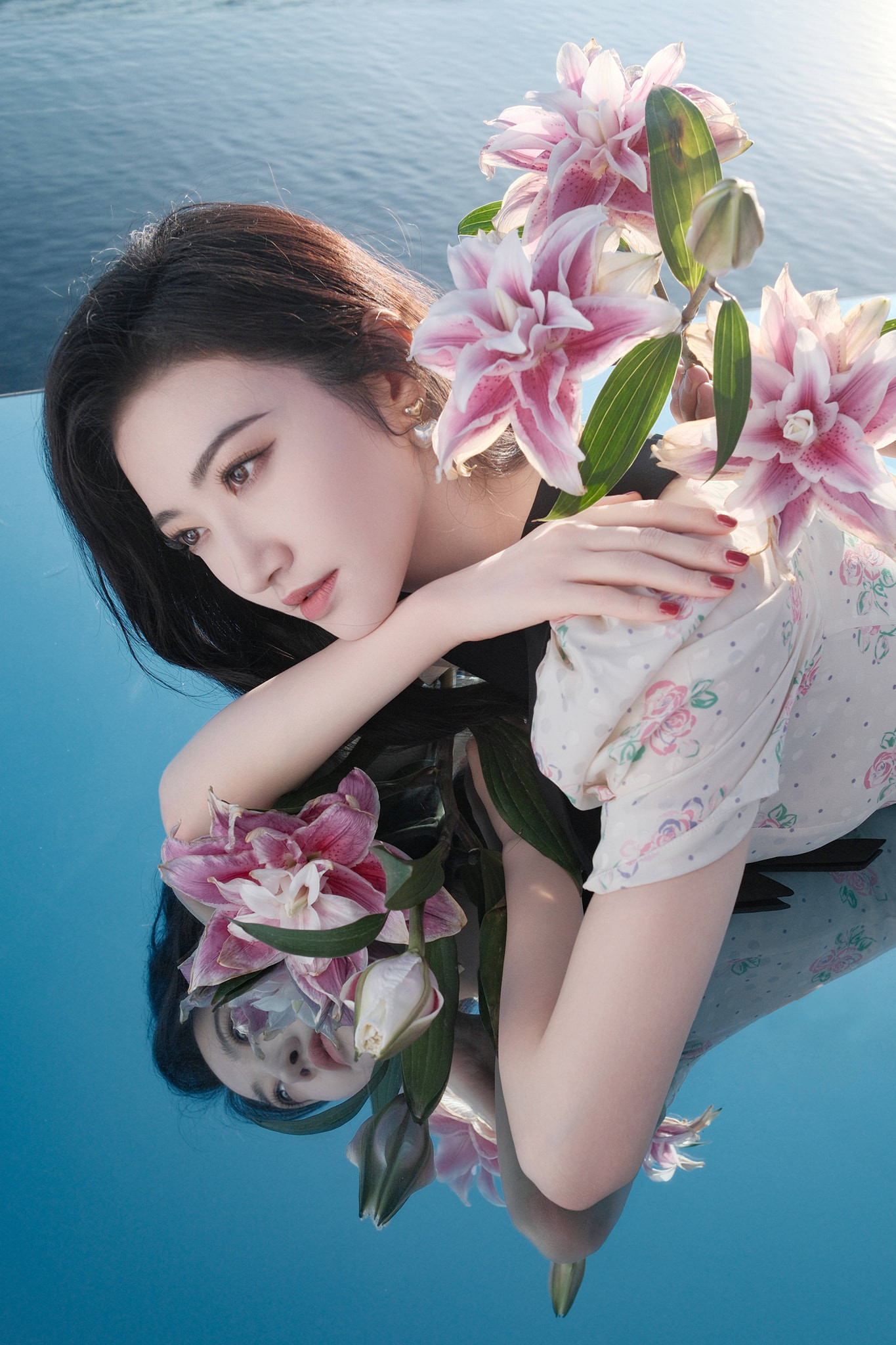 Giữa thời điểm câu chuyện chưa rõ trắng đen, loạt tin nhắn được cho là của Trịnh Sảng chỉ trích đích danh Trương Kế Khoa để bảo vệ Cảnh Điềm bất ngờ được chia sẻ lại trên Weibo. Diễn viên Yêu em từ cái nhìn đầu tiên gọi người đàn ông này là “kẻ rác rưởi trong truyền thuyết”, vô liêm sỉ, không có tiền nhưng xem thường người khác. Theo đoạn tin nhắn, Trương Kế Khoa mang ảnh riêng tư đòi Cảnh Điềm 8 triệu NDT (1,16 triệu USD). Trịnh Sảng và Cảnh Điềm học chung lớp ở Học viện Điện ảnh Bắc Kinh. Diễn viên nhỏ tuổi hơn Cảnh Điềm nhưng nhảy lớp do có thành tích học tập xuất sắc.