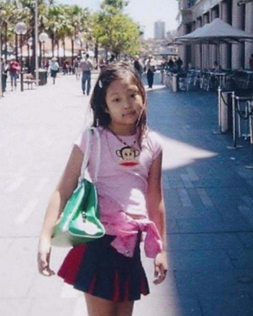 Rosé đăng tải ảnh hồi nhỏ của BlackPink, cô gửi lời yêu thương và cảm ơn đến bốn thành viên đã đã vất vả trong 10 năm qua chứ không chỉ 7 năm. “BlackPink chính thức tròn 7 tuổi, tôi tự hào về các thành viên. Cảm ơn các bạn đã tin tưởng chúng tôi suốt thời gian qua”.