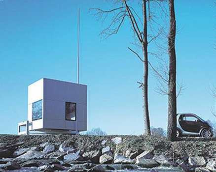 Ngôi nhà này là một khối lập phương có cạnh là 2.6m. Bên trong có thể để hai giường đôi, 2 phòng tắm, 1 hành lang, 1 nhà ăn