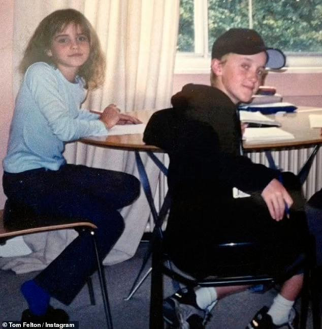 Emma phải lòng Tom nhờ một bức tranh.