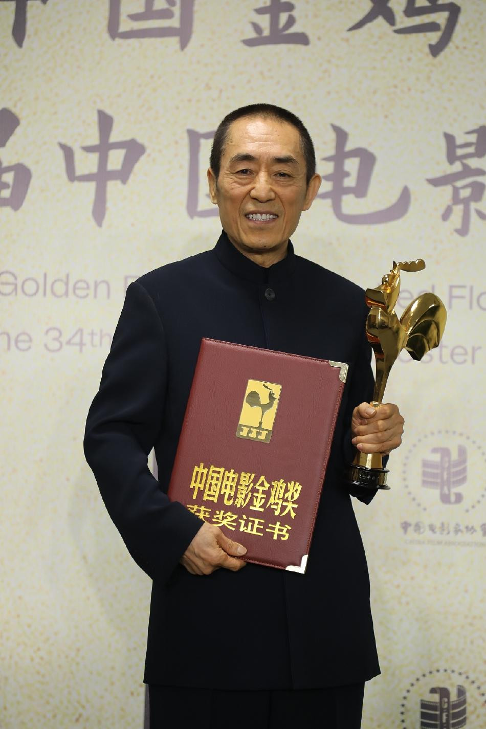 Trương Nghệ Mưu có một mùa Kim Kê "bội thu" giải thưởng. Dù không giành được giải "Phim hay nhất", hai tác phẩm của ông là "Phía trên vách núi" và "One Second" mang về 4 giải cá nhân. Trong đó, ông thắng giải "Đạo diễn xuất sắc" cho "Phía trên vách núi".