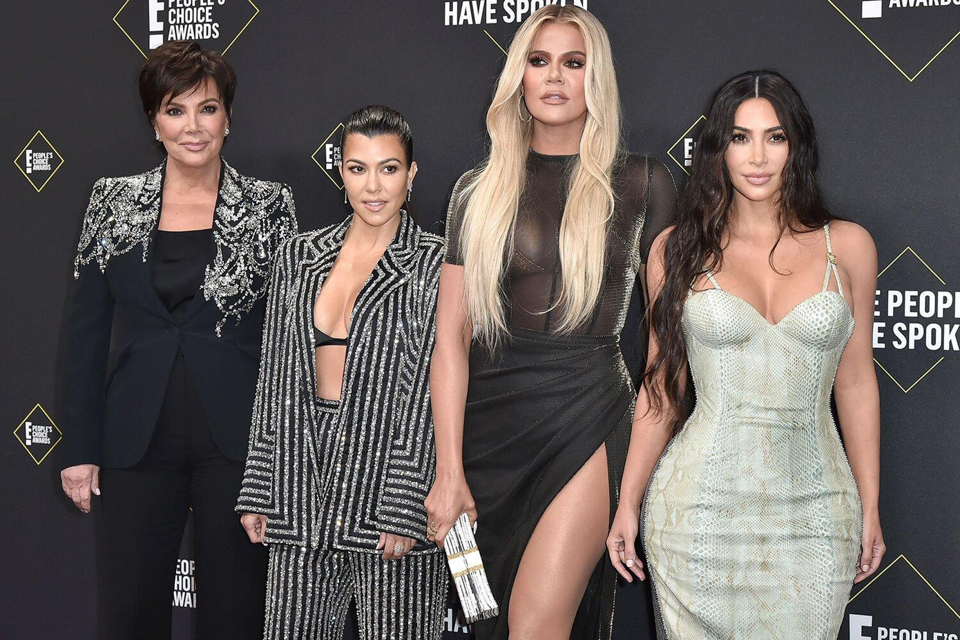 Gia đình Kardashian cũng dành những lời cuối đến Kukawski. Gia đình Kardashian cũng dành những lời cuối đến Kukawski.