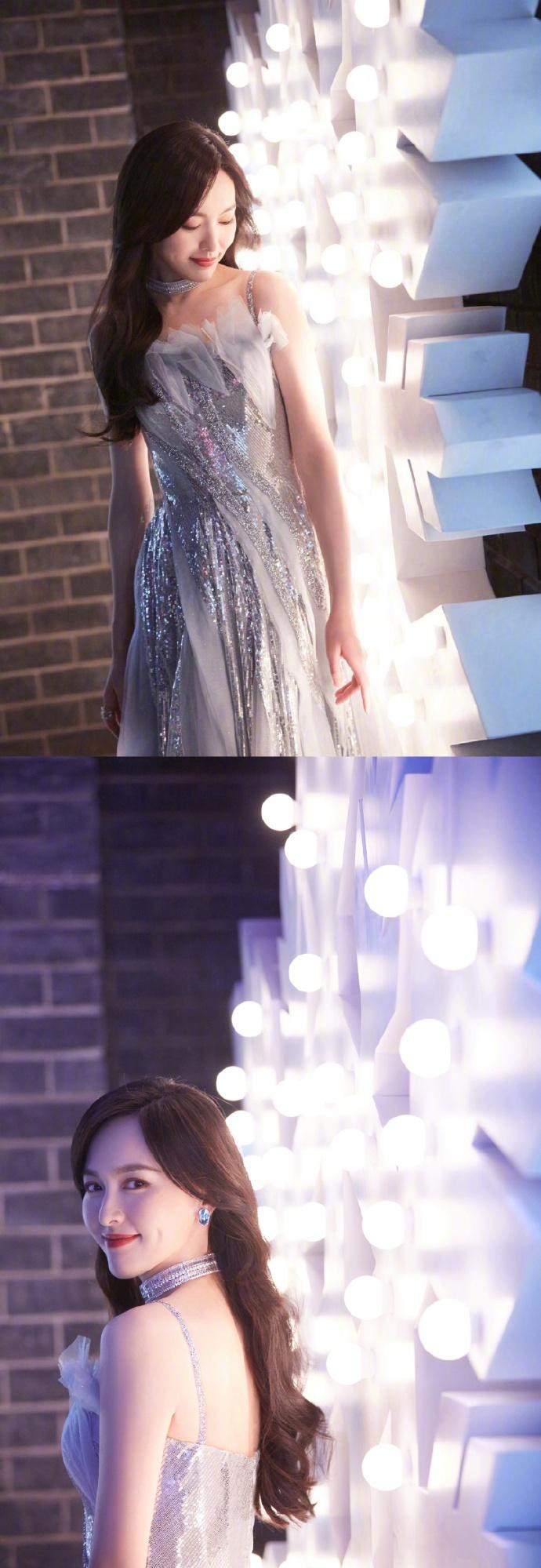 "Mẹ bỉm sữa" Đường Yên lựa chọn trang phục khá an toàn, đổi lại có nụ cười "má lúm" gây thương nhớ. "Mẹ bỉm sữa" Đường Yên lựa chọn trang phục khá an toàn, đổi lại có nụ cười "má lúm" gây thương nhớ.