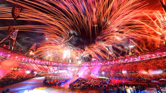 Chìm trong màn pháo hoa rực rỡ 