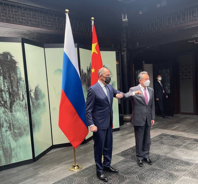 Hai Ngoại trưởng Nga và Trung Quốc gặp nhau ở An Huy ngày 30/3. (Ảnh: BNG Nga)