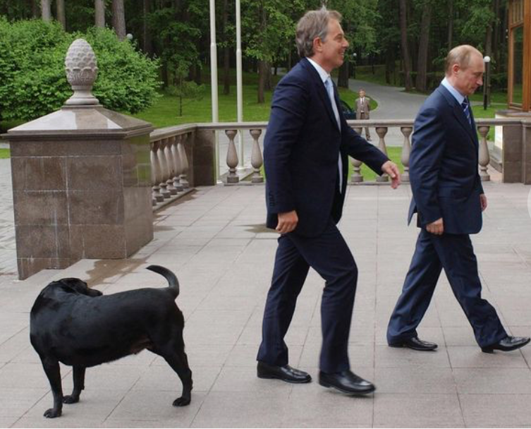 Tổng thống Putin đón Thủ tướng Anh Tony Blair đến khu nhà riêng ở ngoại ô Mátxcơva. (Ảnh: PA) Tổng thống Putin đón Thủ tướng Anh Tony Blair đến khu nhà riêng ở ngoại ô Mátxcơva. (Ảnh: PA)