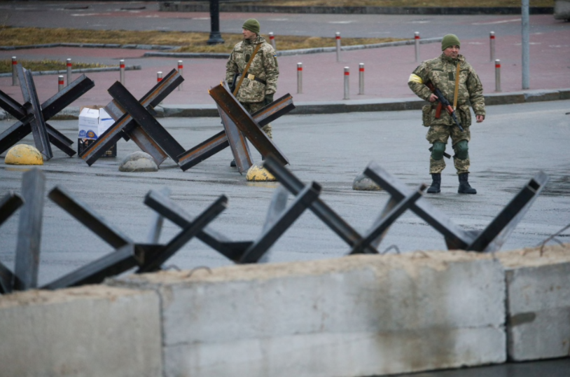 Chốt kiểm soát trên Quảng trường Độc lập ở Kiev ngày 3/3. (Ảnh: Reuters) Chốt kiểm soát trên Quảng trường Độc lập ở Kiev ngày 3/3. (Ảnh: Reuters)
