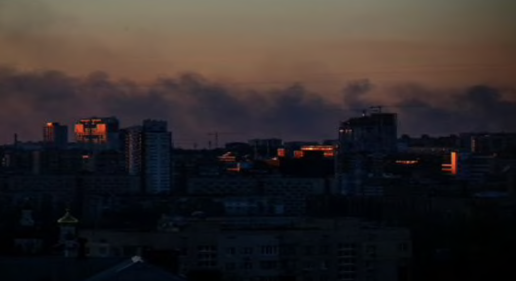 Khói bay lên gần thủ đô Kiev ngày 11/3. (Ảnh: Reuters)