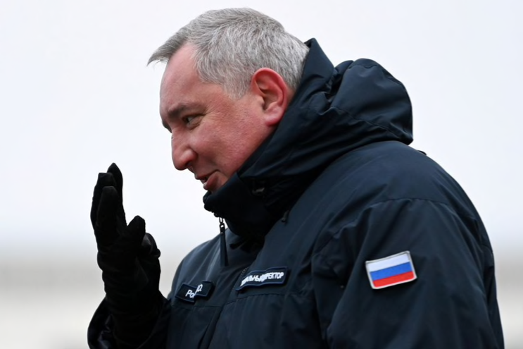 Giám đốc Roscosmos Dmitry Rogozin tuyên bố Nga coi việc ngắt kết nối vệ tinh là hành động chiến tranh. (Ảnh: Reuters) Giám đốc Roscosmos Dmitry Rogozin tuyên bố Nga coi việc ngắt kết nối vệ tinh là hành động chiến tranh. (Ảnh: Reuters)