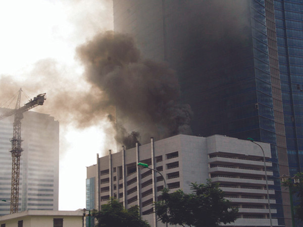 Tòa nhà 7 tầng của Keangnam bị cháy. Ảnh: L.D. Tòa nhà 7 tầng của Keangnam bị cháy. Ảnh: L.D