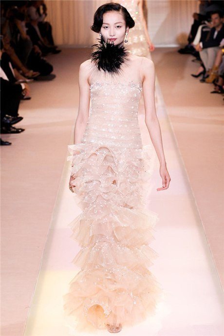 Siêu mẫu Lưu Húc tại show của Armani Prive tại Tuần thời trang Paris