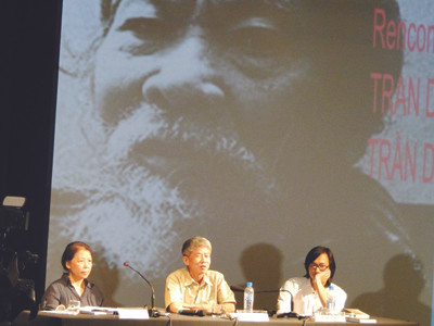 Các diễn giả trong Tọa đàm “Trần Dần văn xuôi” tại L’Espace. Ảnh: Nhã Nam. Các diễn giả trong Tọa đàm “Trần Dần văn xuôi” tại L’Espace Ảnh: Nhã Nam