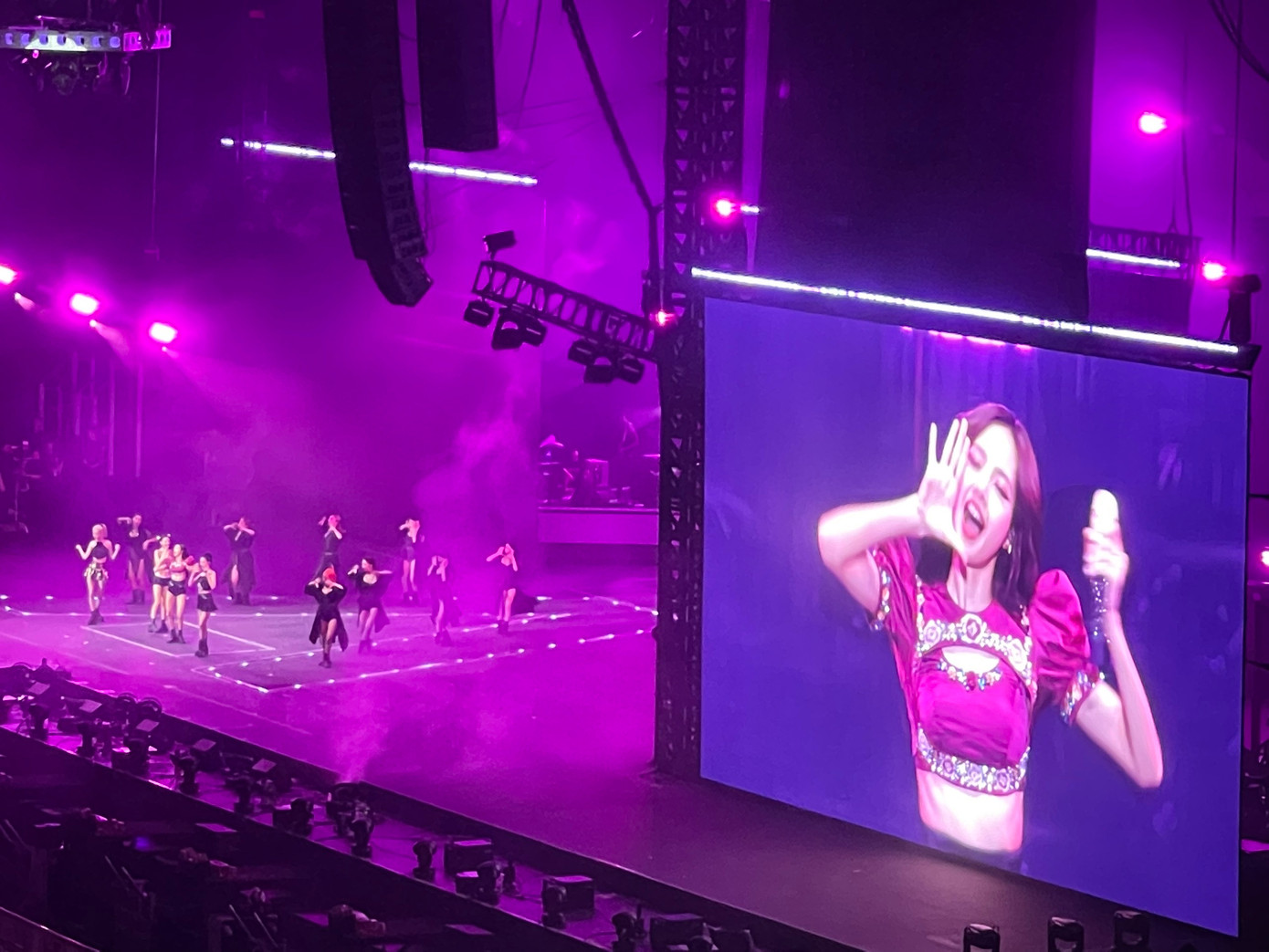 Các cô gái nhà YG khoe vũ đạo chuyên nghiệp cùng nguồn năng lượng vô tận. Các cô gái nhà YG khoe vũ đạo chuyên nghiệp cùng nguồn năng lượng vô tận.