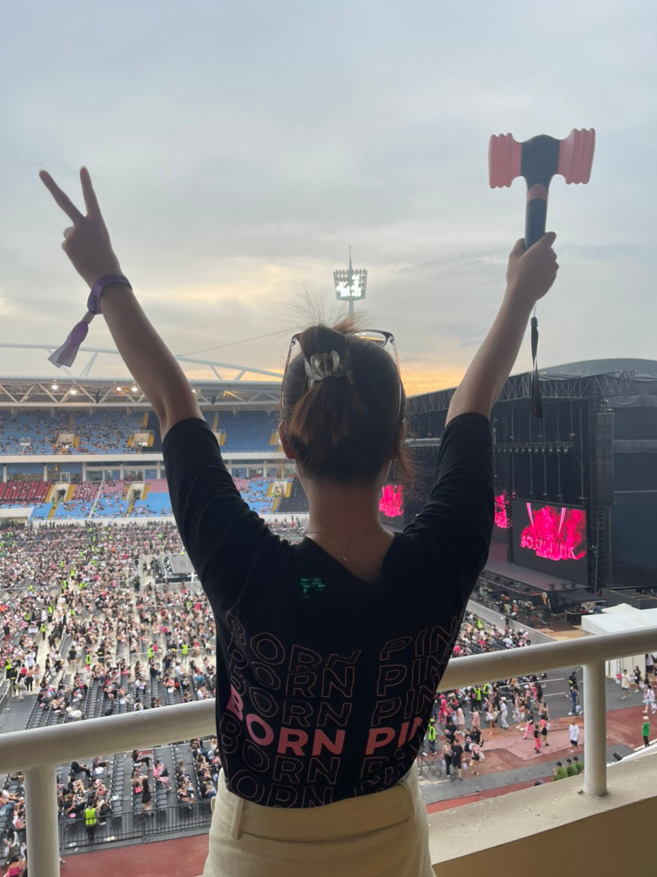 Không khí đêm diễn thứ 2 dự kiến bùng nổ hơn ngày đầu tiên. Không khí đêm diễn thứ 2 dự kiến bùng nổ hơn ngày đầu tiên.