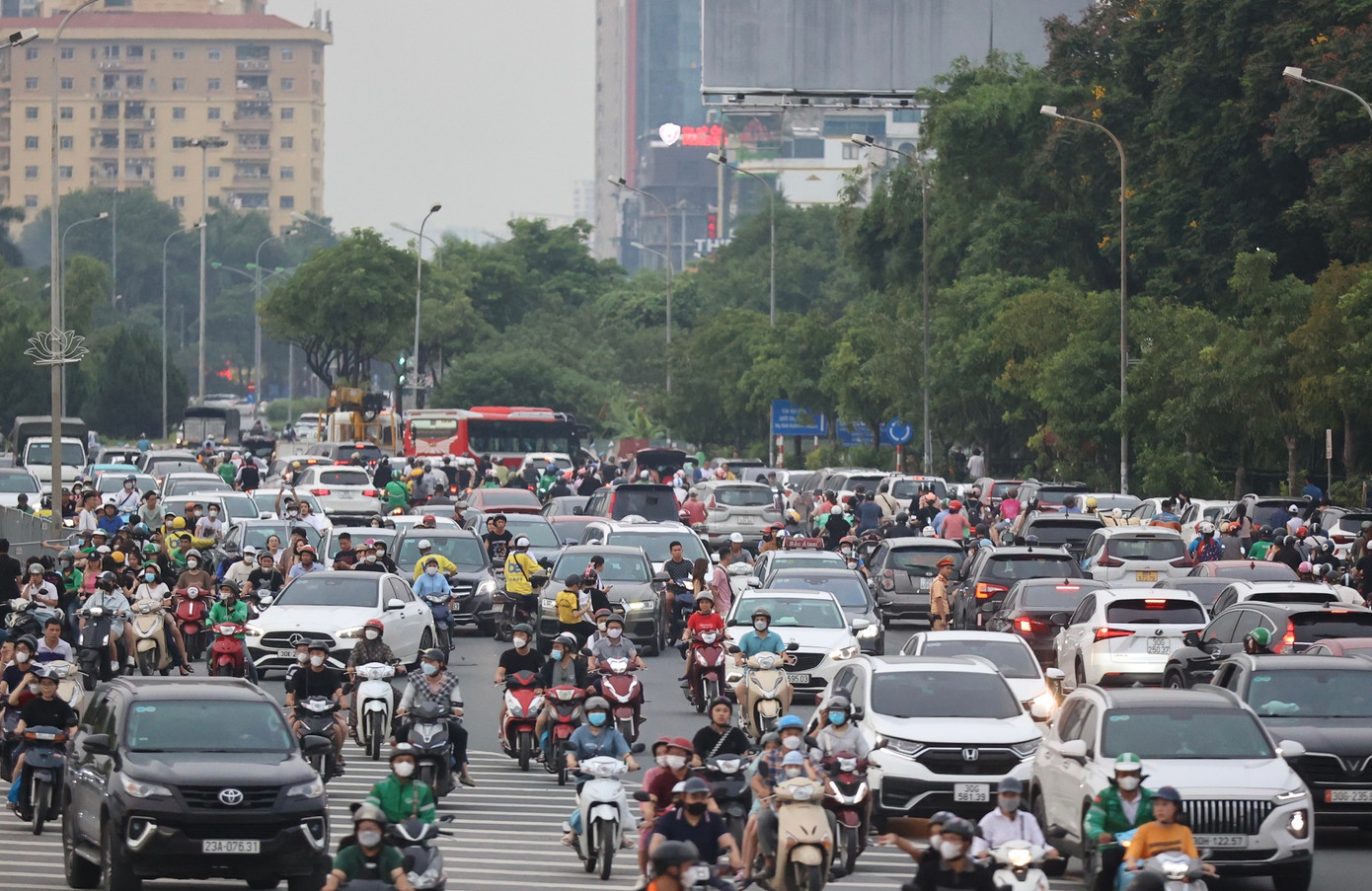 Đường phố thông thoáng hơn. Đường phố thông thoáng hơn.