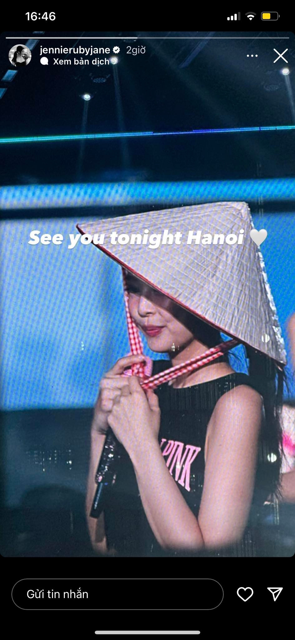 Jennie hào hứng chờ đón đêm diễn thứ 2. Jennie hào hứng chờ đón đêm diễn thứ 2.