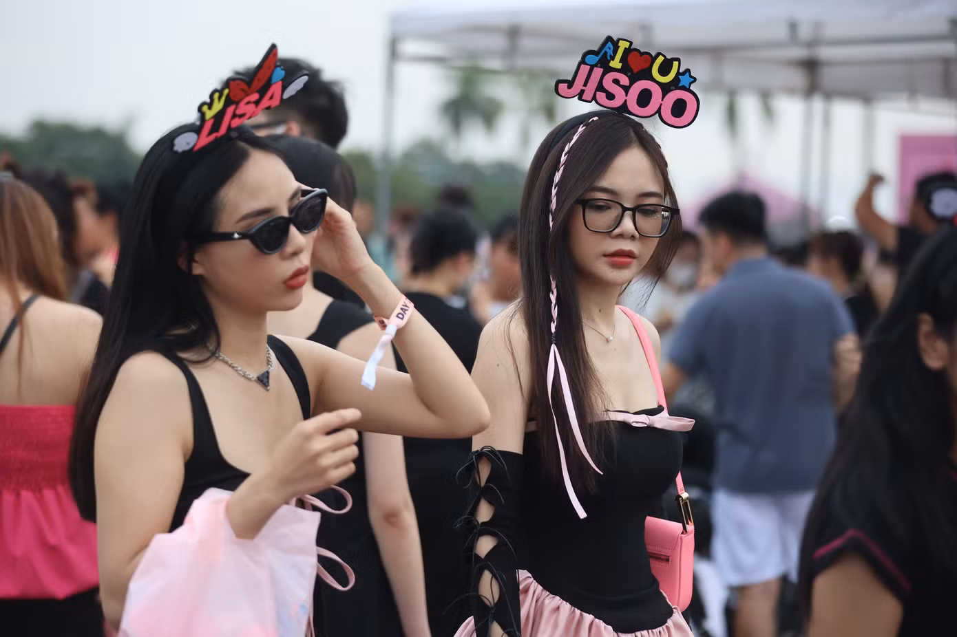 BlackPink: 'Bánh mì, phở và bún chả Việt Nam rất ngon' ảnh 51