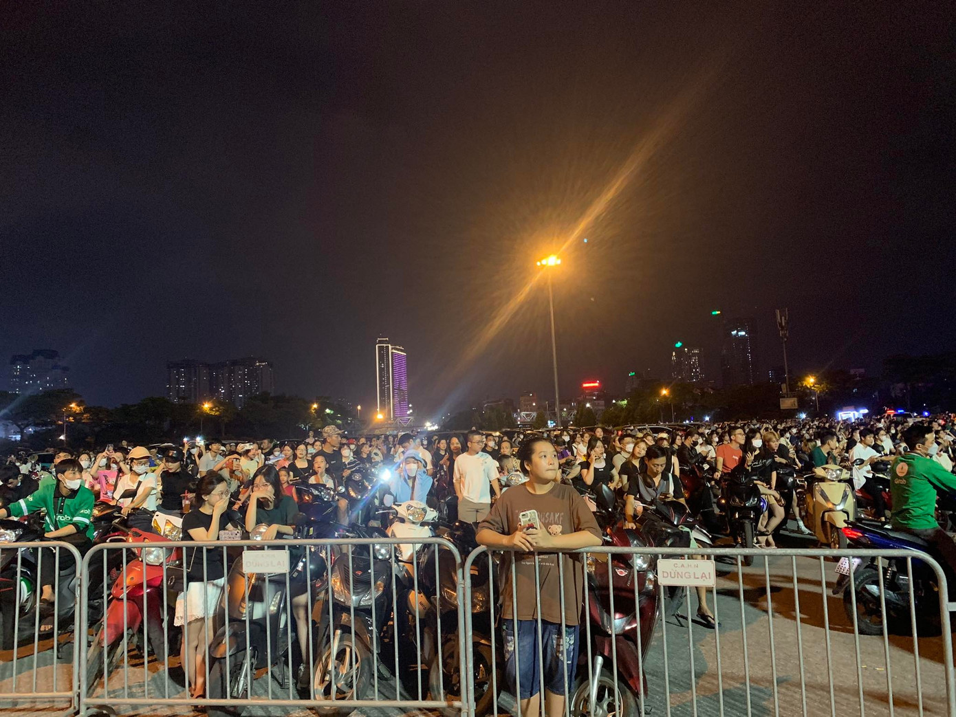 Cư dân mạng gọi đùa đây là hạng vé Cat 6. Cư dân mạng gọi đùa đây là hạng vé Cat 6.