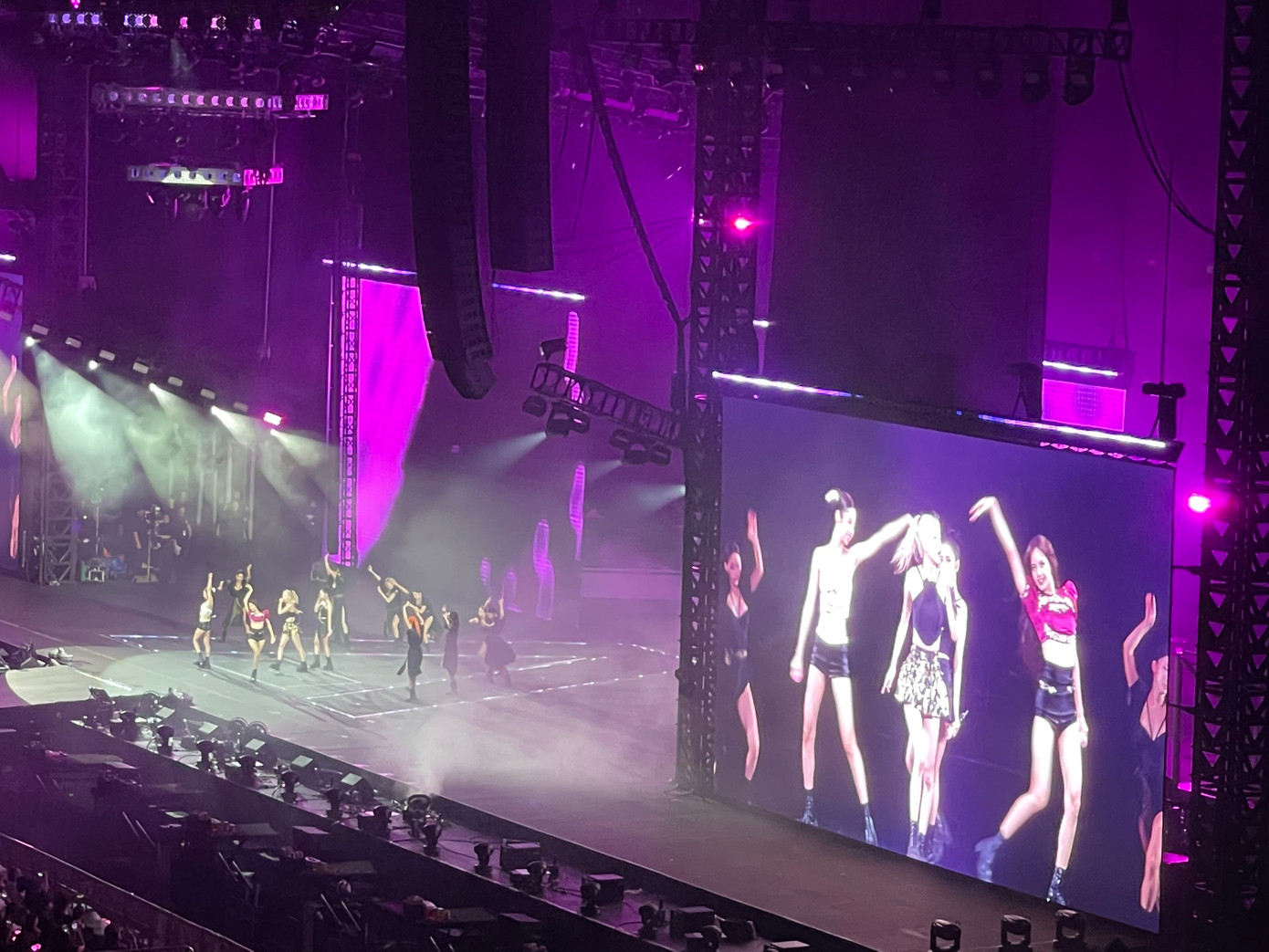 BlackPink: 'Bánh mì, phở và bún chả Việt Nam rất ngon' ảnh 76 BlackPink: 'Bánh mì, phở và bún chả Việt Nam rất ngon' ảnh 76